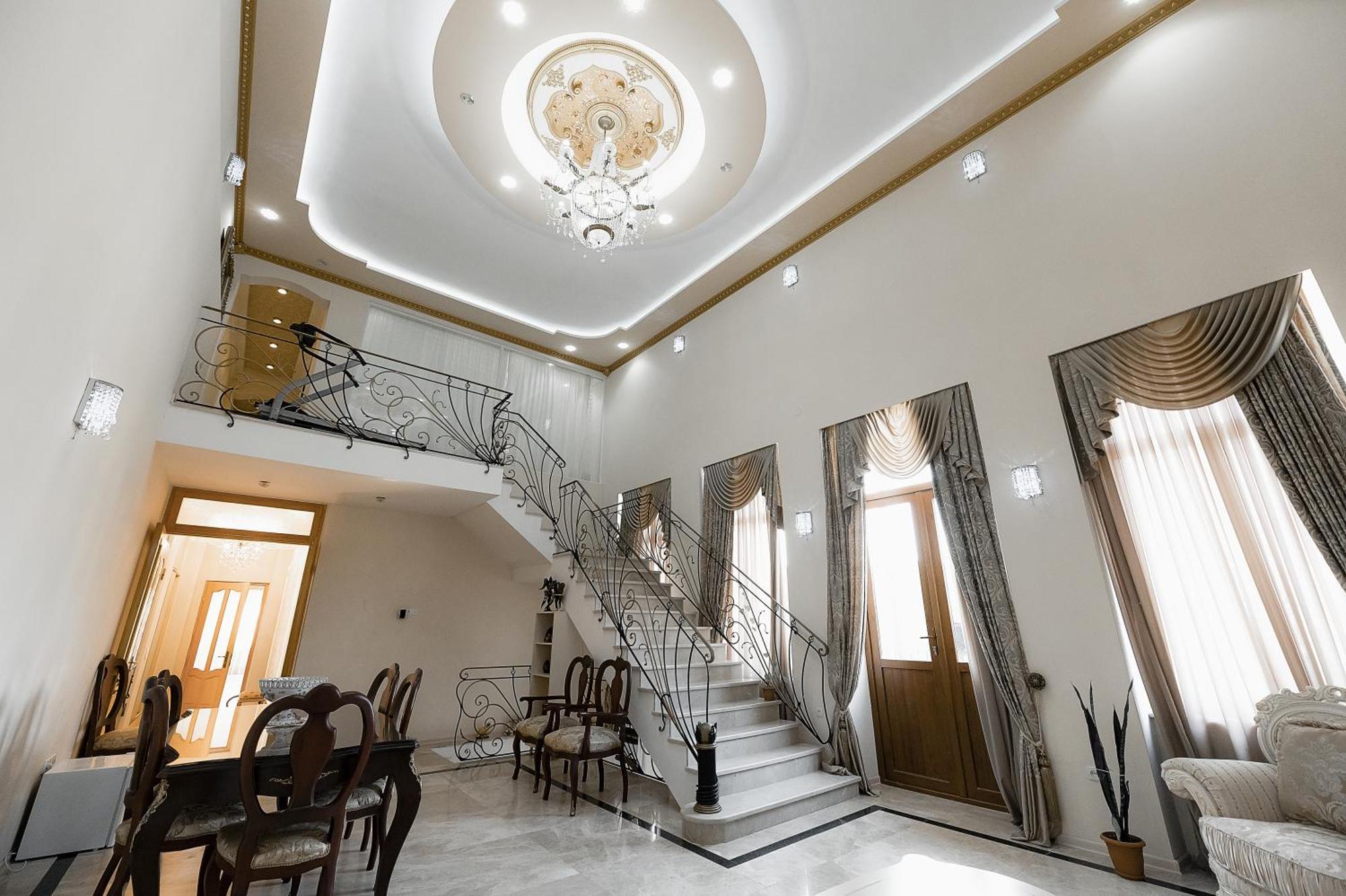 Hotel Caravan Palace Kutaisi Bagian luar foto