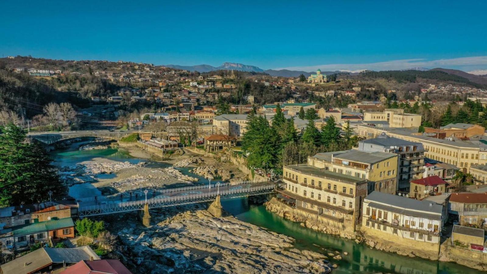 Hotel Caravan Palace Kutaisi Bagian luar foto