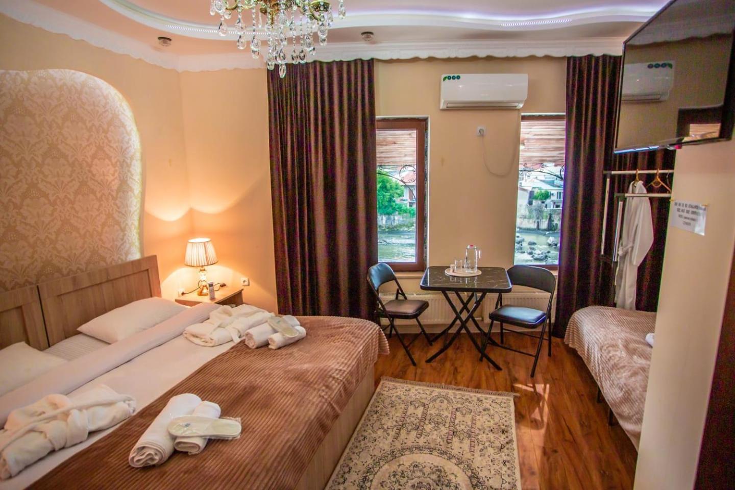 Hotel Caravan Palace Kutaisi Bagian luar foto